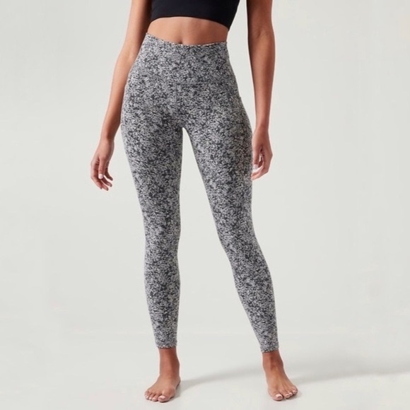 Athleta Salutation Stash Pocket Textured 7/8 Tight Legging Black Printed XS - Picture 1 of 11